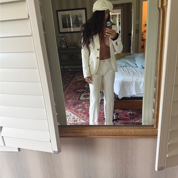 Dolce Gabbana white corduroy vintage pantsuit with matching hat. - Picture 13 of 15